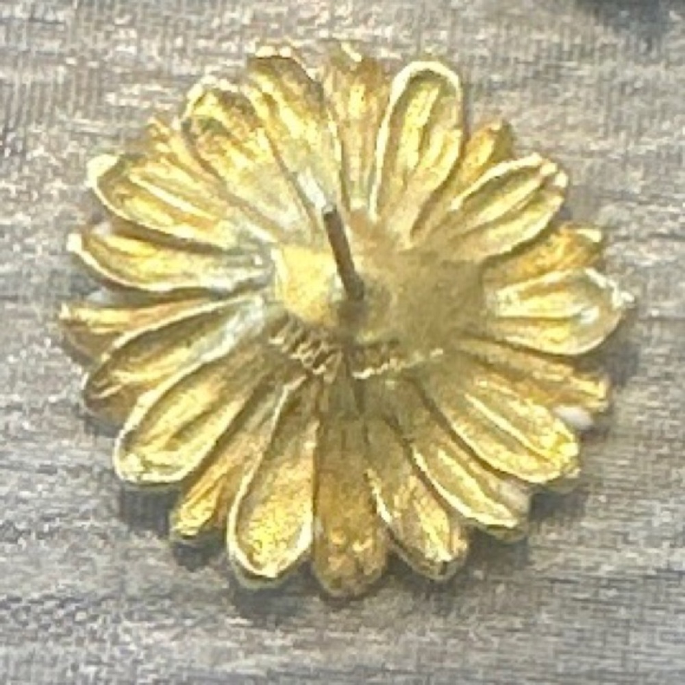 MMA Daisy White and Gold Earrings - Picture 4 of 4